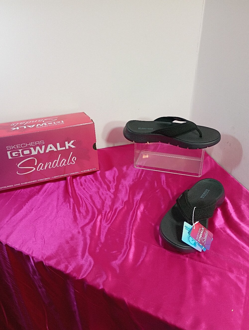 Skechers Go Walk Flex Holly Black Women's SZ 9 Thong Sandals NWB 141459/BBK.